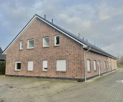 Außenansicht - Wohnung mieten in Papenburg - Ruhiges Wohnen am Kanal in Papenburg!