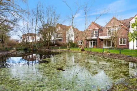 Erdgeschosswohnung mit Südterrasse am Teich - Wohnung kaufen in Hamburg / Lemsahl-Mellingstedt - Erdgeschosswohnung mit Südterrasse am Teich