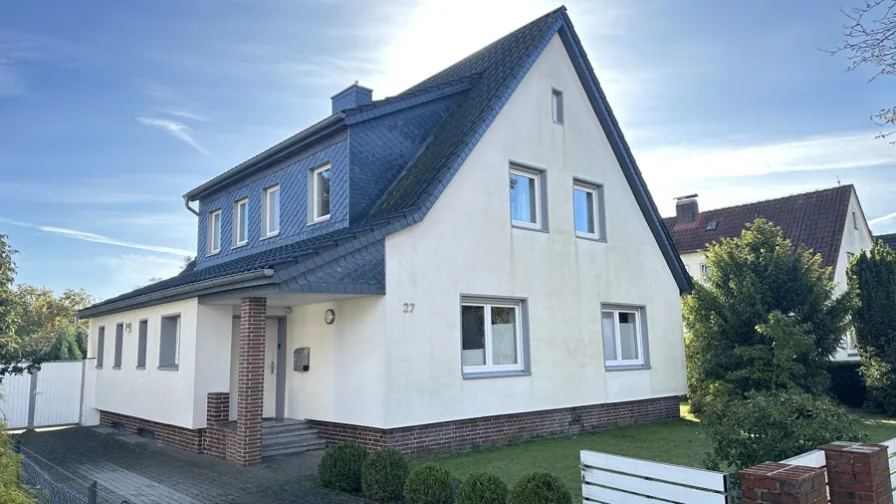 Außenensicht /Vorderseite) - Haus kaufen in Walsrode - Kernsaniertes Stadthaus in begehrter Wohnlage von Walsrode!