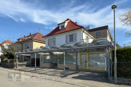 Hausansicht - Haus kaufen in Pfullingen - Wohnen und Arbeiten unter einem Dach - EFH mit Gewerbe !