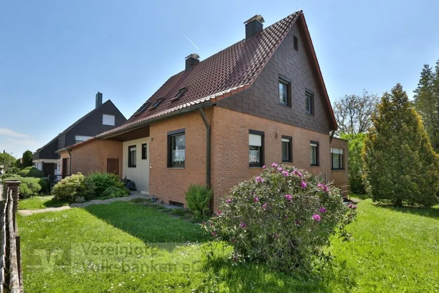 Außenansicht - Haus kaufen in Schönaich - Freistehendes Zweifamilienhaus in Schönaich