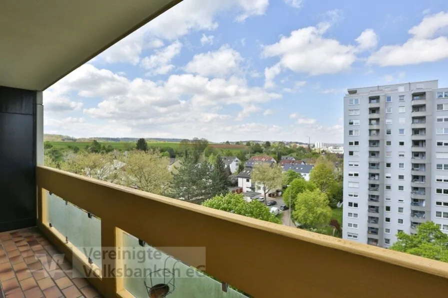 Balkon + Aussicht - Wohnung kaufen in Böblingen - Helle 2,5-Zimmer-Wohnung inkl. Garage in Böblingen!