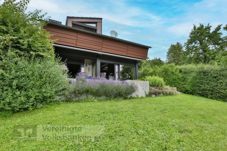 Aussenansicht Gartenseite - Haus kaufen in Holzgerlingen - Einzigartig Wohnen mit unbeschreiblichem Ausblick