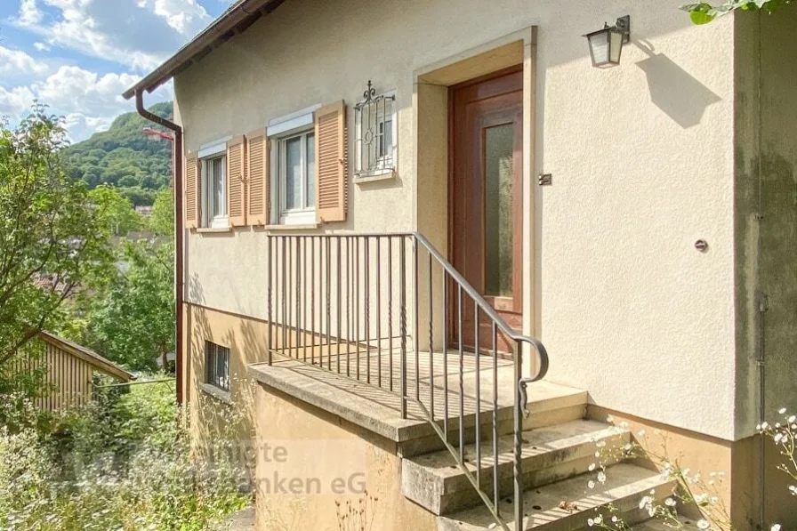 Außenansicht - Haus kaufen in Pfullingen - Einfamilienhaus mit Potential in Top Aussichtslage - Renovierungsbedürftig