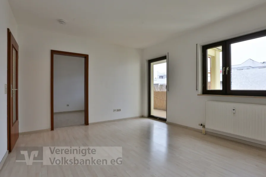 Wohnzimmer - Wohnung kaufen in Tamm - Bezugsfrei! Attraktive 2-Zimmer-Wohnung mit Balkon & Tiefgaragenstellplatz