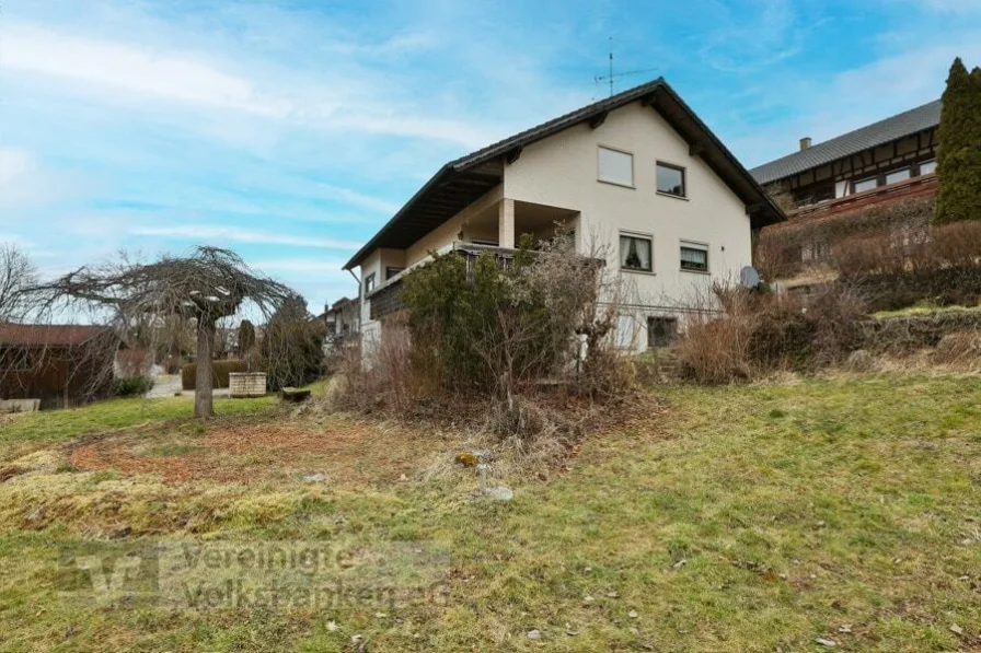 Außenansicht - Haus kaufen in Engstingen - Großes Anwesen mit drei Einheiten und viel Potential