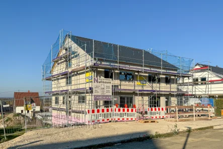 Außenansicht - Haus kaufen in Reutlingen - ERLEBEN SIE DEN SOMMER/HERBST 2025 IN DEN EIGENEN 4 WÄNDEN!