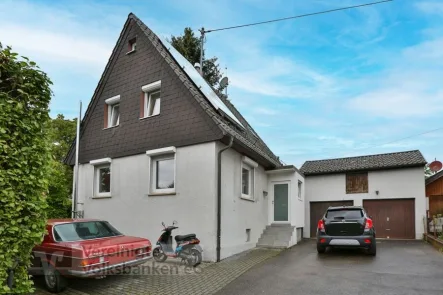 Aussenansicht - Haus kaufen in Schönaich - Grundstück mit Einfamilienhaus und großem Anbaupotential!