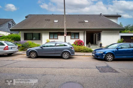 Außenansicht - Haus kaufen in Sindelfingen - Platz für die ganze Familie mit traumhaftem Garten in Sindelfingen!