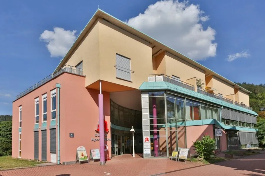 Ansicht Gebäude - Büro/Praxis kaufen in Bad Liebenzell - Praxisfläche im Zentrum von Bad Liebenzell