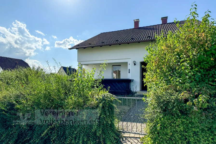 Außenansicht - Haus kaufen in Reutlingen - EFH mit großem Baufenster und viel Potential