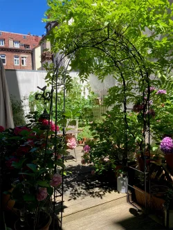 Terrasse/Garten - Wohnung kaufen in Stuttgart - TOLLE ALTBAU-WOHNUNG MIT 60 m² TERRASSE IM STUTTGARTER HEUSTEIGVIERTEL!