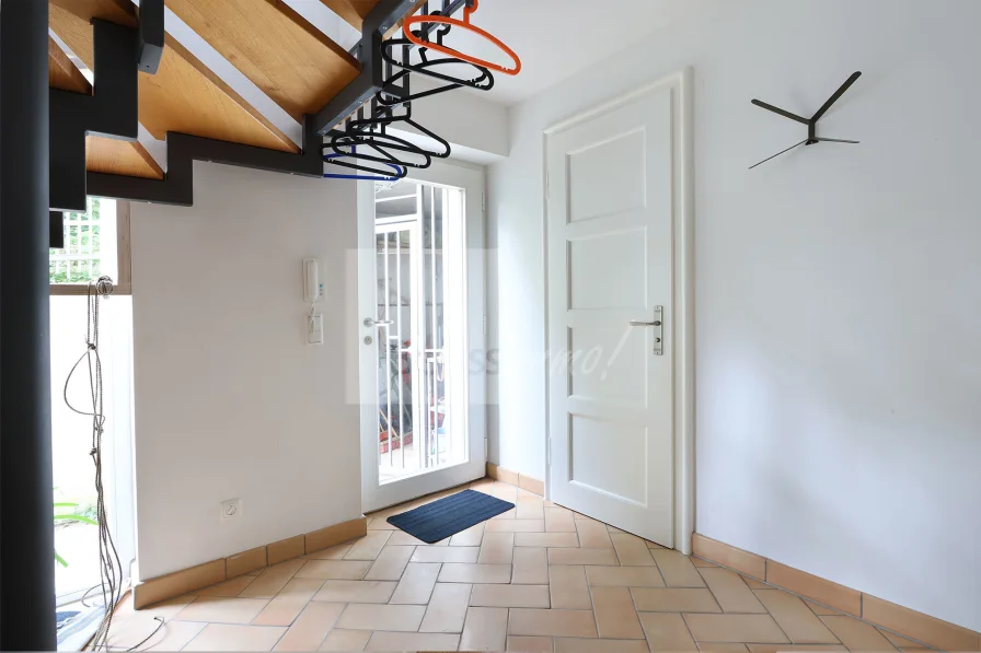 Wohnungsflur-Treppe-UG-1