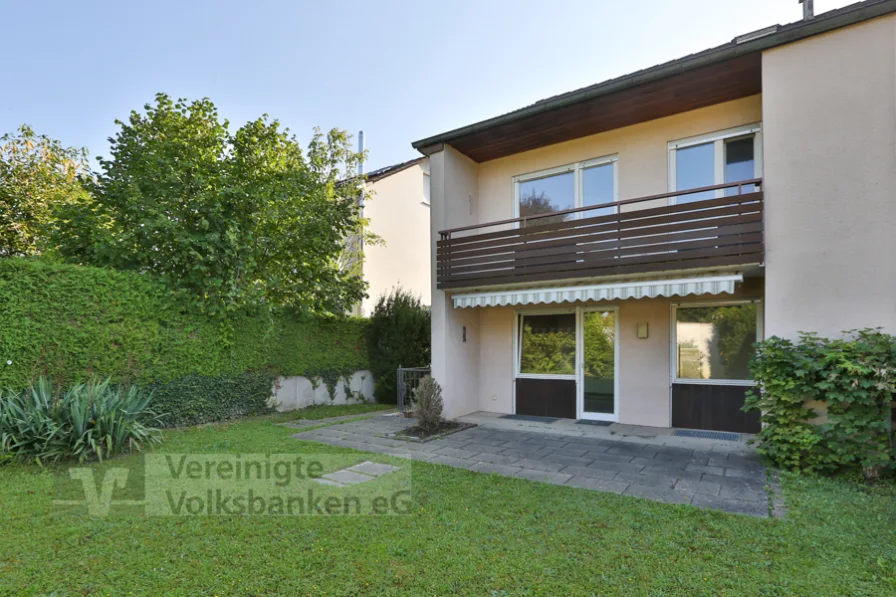 Aussenansicht - Haus kaufen in Waldenbuch - Familienglück! Doppelhaushälfte mit Garten und Garage in Waldenbuch