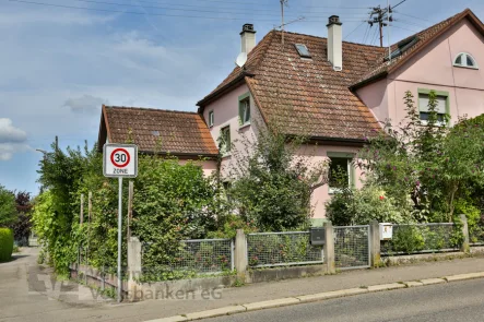 Haus - Haus kaufen in Sindelfingen - Handwerker aufgepasst! Renovierungsbedürftiges Haus in guter Lage mit Potenzial