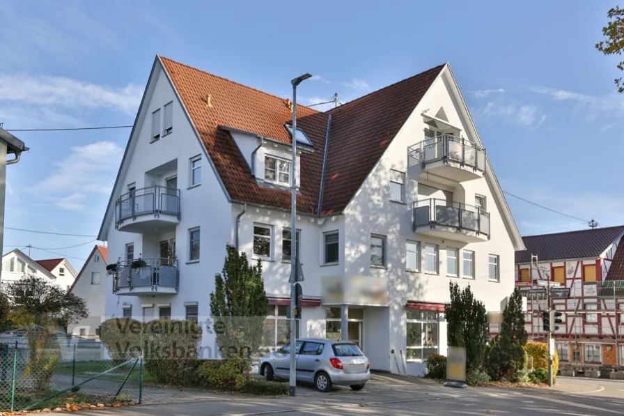 Aussen - Wohnung kaufen in Reutlingen / Sickenhausen - Tolle 3,5 Zimmer DG-Wohnung mit Balkon und TG Platz - „Sofort Frei“