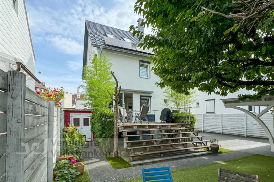 Aussen - Haus kaufen in Reutlingen - Traum EFH mit Garten & Carport in der Reutlinger-Weststadt