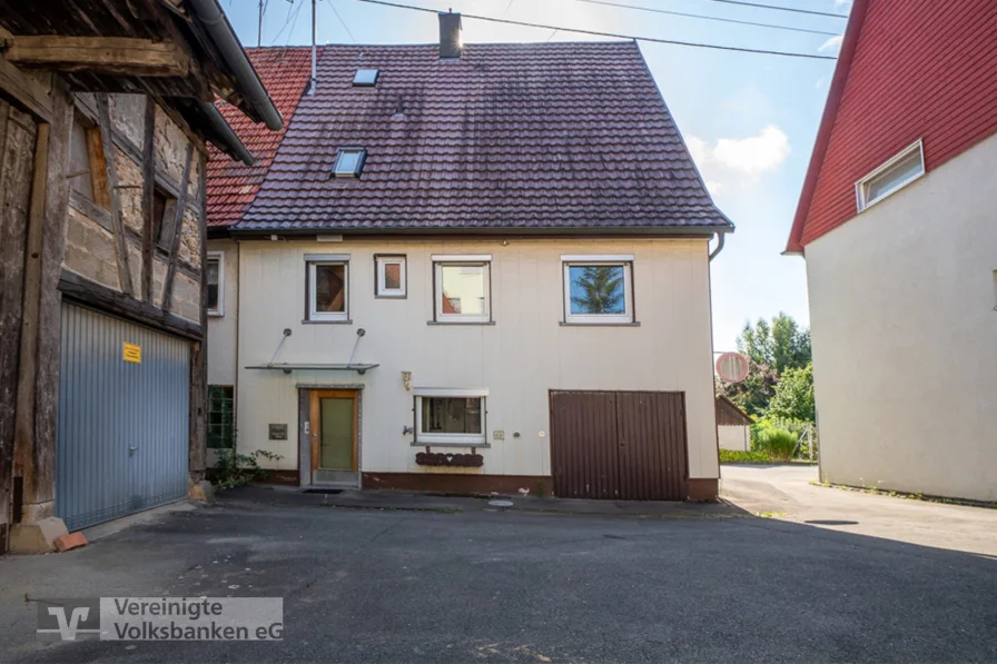 Außenansicht - Haus kaufen in Sindelfingen - Viel Potenzial, tolle Lage - Doppelhaushälfte in Darmsheim!