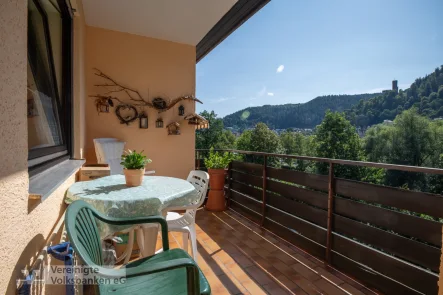 Balkon - Wohnung kaufen in Bad Liebenzell - Toller Grundriss! Vermietete 2-Zimmer-ETW mit toller Aussicht in Bad Liebenzell!