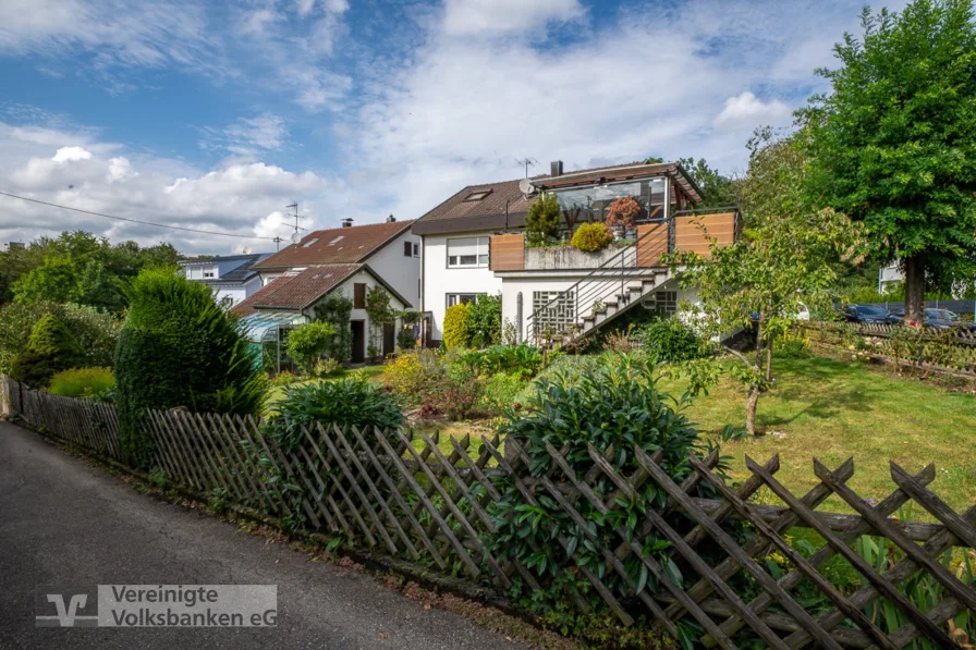 Außenansicht - Haus kaufen in Sindelfingen - Hier fühlen sich Ihre Lieben daheim....