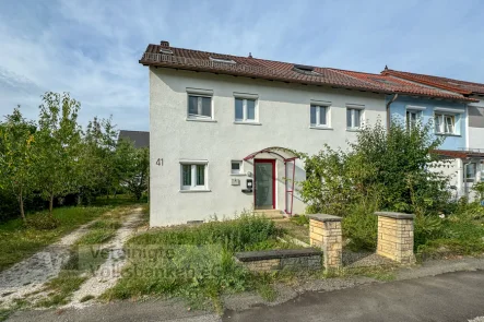 Außenansicht - Haus kaufen in Reutlingen - REIHENECKHAUS & REIHENMITTELHAUS - ZWEI HÄUSER IN EINEM MIT STELLPLATZ!