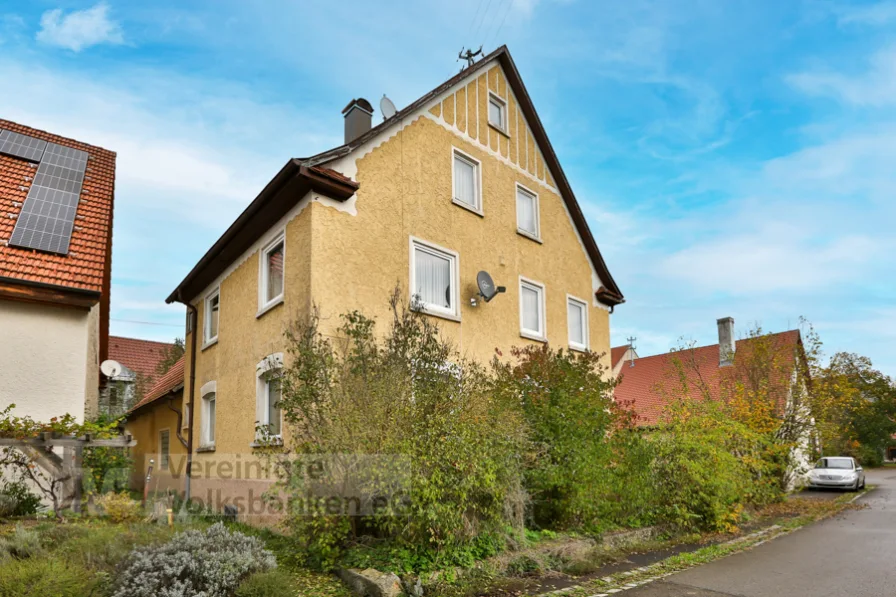 Außenansicht - Haus kaufen in Hohenstein / Ödenwaldstetten - Attraktives Wohngeschäftshaus in Hohenstein-Ödenwaldstetten