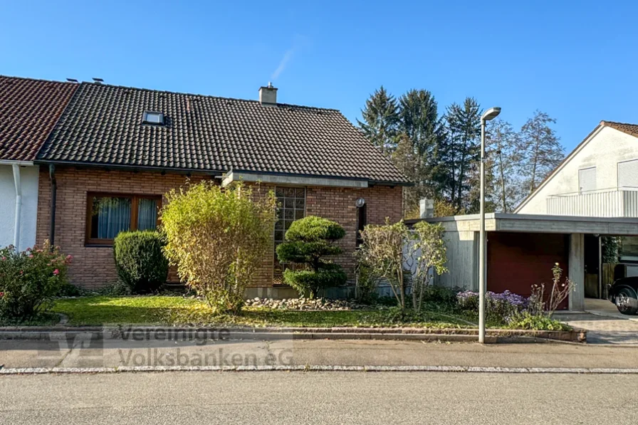 Außenansicht - Haus mieten in Böblingen - Großes Haus mit weitläufigem Garten & Garage!