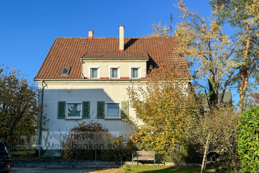 Aussen - Haus kaufen in Reutlingen / Betzingen - Freistehendes EFH mit großem Grundstück in Betzingen!