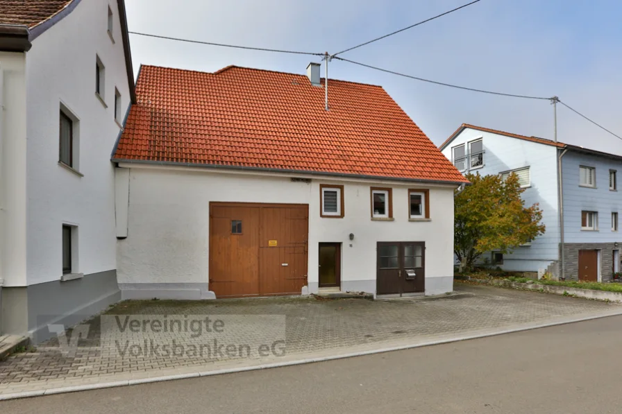 Aussen - Haus kaufen in Engstingen / Kleinengstingen - Tolles Haus mit viel Potential