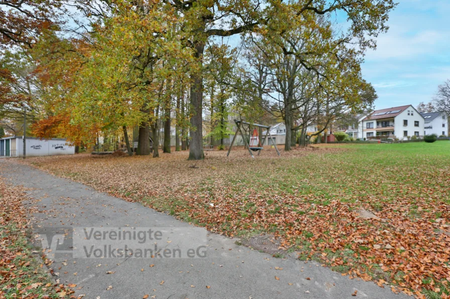 Spielplatz neben dem Haus