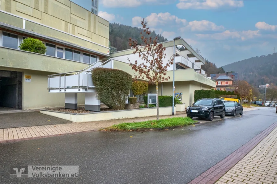 Außenansicht - Wohnung kaufen in Bad Liebenzell - Traumhafte Aussicht - toller Grundriss! 2-Zimmer-ETW in Bad Liebenzell!