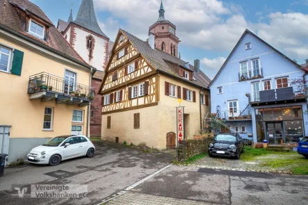 Außenansicht Bild Nr. 1 - Haus kaufen in Weil der Stadt - Denkmalgeschütztes, vermietetes Zweifamilienhaus im Ortskern von Weil der Stadt!