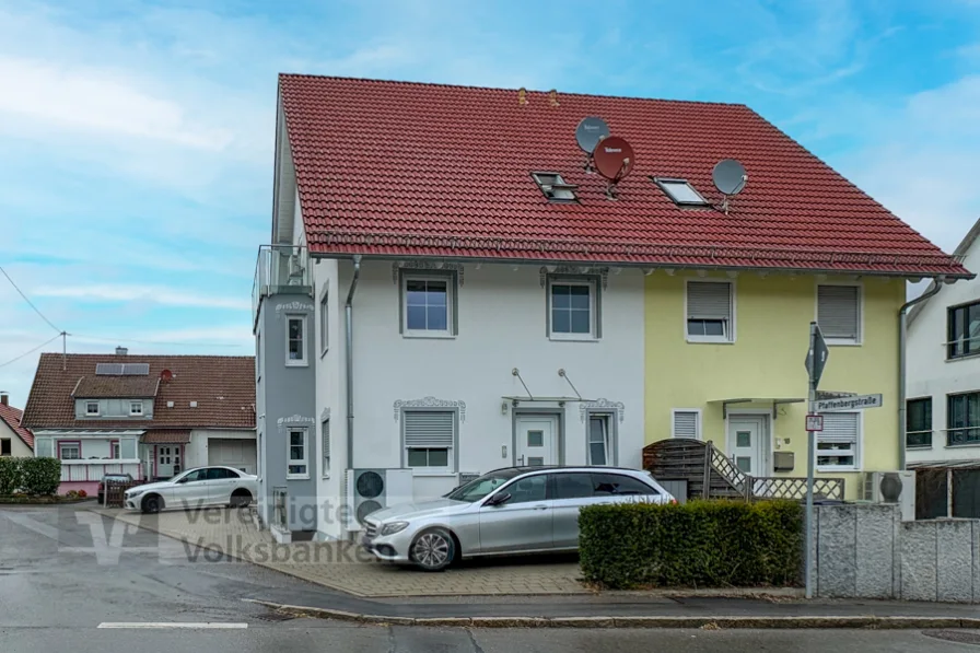 Aussen - Haus kaufen in Rottenburg - MODERNE DHH MIT VIEL PLATZ UND 4 STELLPLÄTZEN!