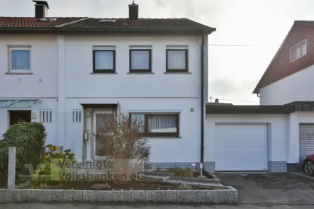 Außenansicht - Haus mieten in Holzgerlingen - Familienidyll: DHH mit Gartenparadies und Sonnenterrasse!