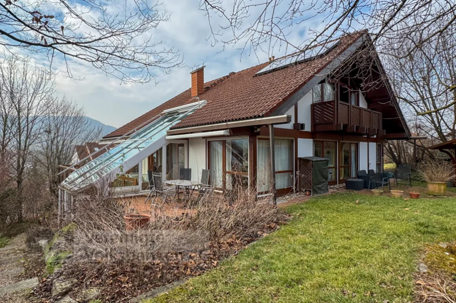 Hausansicht - Haus kaufen in Neuffen - Traumhaft Wohnen ! Das Haus mit dem gewissen Etwas !