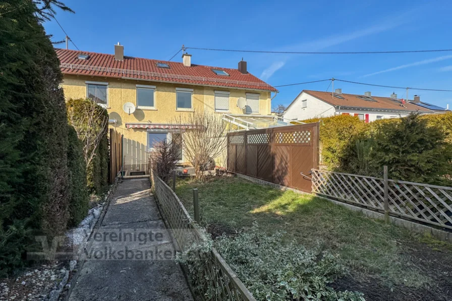 Aussen - Haus kaufen in Reutlingen / Ohmenhausen - Reihenmittelhaus mit Garten und AAP - Sofort Frei