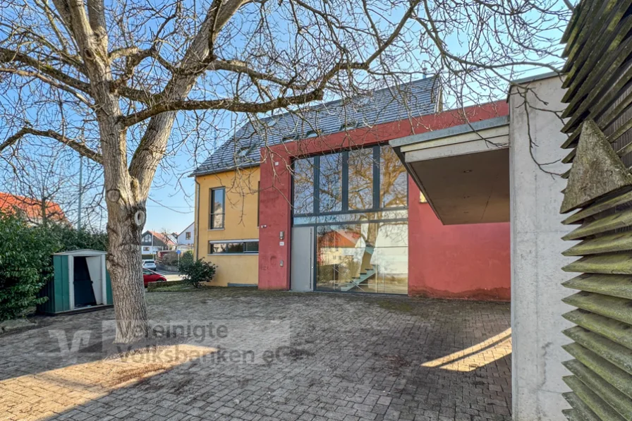 Außenansicht - Haus kaufen in Reutlingen / Oferdingen - Ärztinnen und Ärzte aufgepasst!Hier verwirklichen Sie Ihren Arbeits- und Wohntraum unter einem Dach