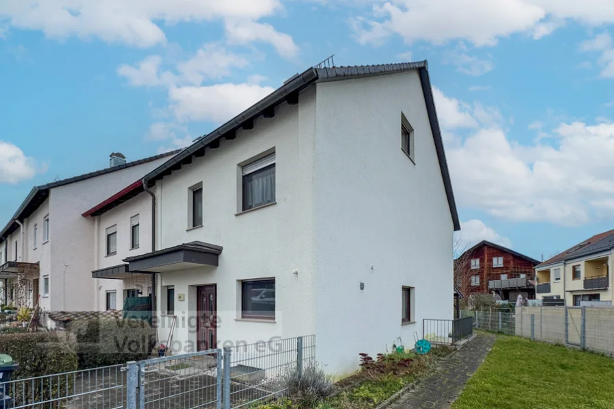 Außenansicht - Haus kaufen in Hildrizhausen - Charmantes Einfamilienhaus mit großzügigem Garten und vielfältigen Nutzungsmöglichkeiten