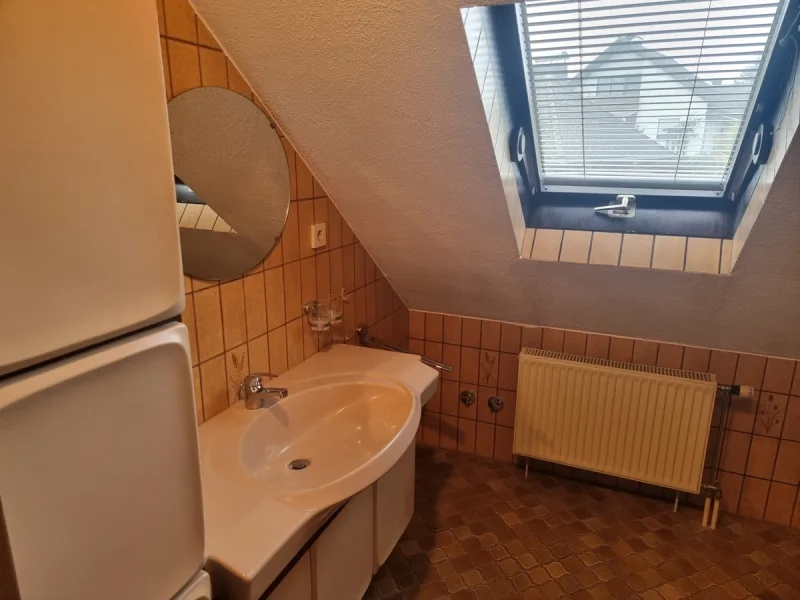 Helles Badezimmer im Dachgeschoss