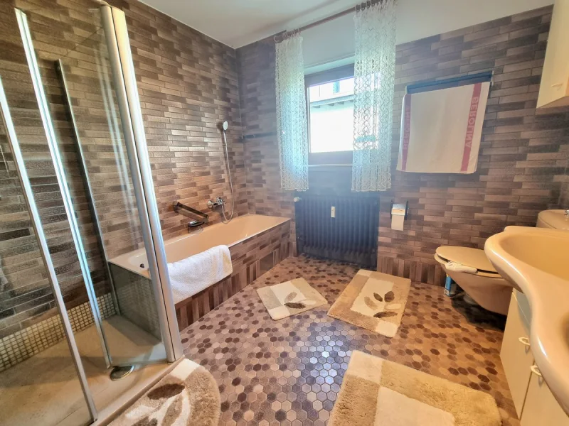 Badezimmer Hauptwohnung