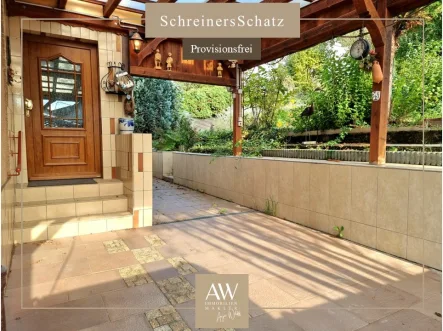 SchreinersSchatz Titel - Haus kaufen in Aßlar - ***SchreinersSchatz*** Liebevolles Einfamilienhaus mit 2 Garagen und schönem Garten. Provisionsfrei