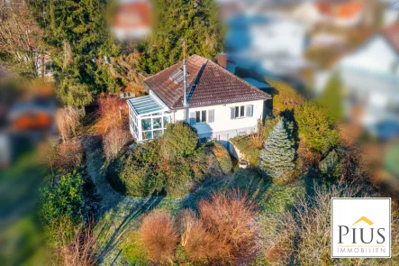 Hausansicht - Haus kaufen in Diedorf-Anhausen - Verwirklichen Sie Ihren Wohntraum im idyllischen Anhausen auf großem Grundstück mit Altbestand