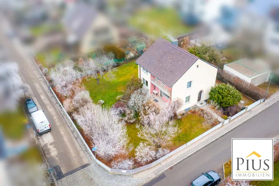 Vogelperspektive - Grundstück kaufen in Bobingen / Straßberg - Vom Lebenstraum zum Lebensraum! Großes Grundstück 811 m² mit Altbestand in TOP-Lage