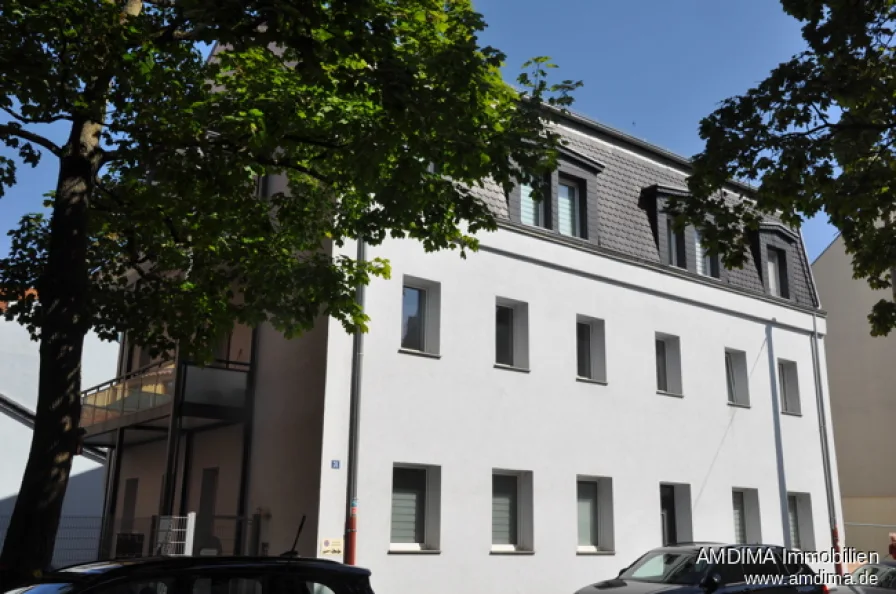 Haus - Vorderansicht - Wohnung kaufen in Nürnberg - Auf zwei Ebenen wohnen!