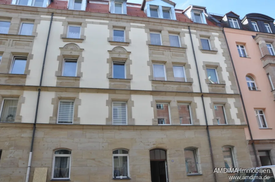 Vorderansicht des Hauses - Wohnung kaufen in Nürnberg - 0400 - Wohnung in Gärten hinter der Veste.