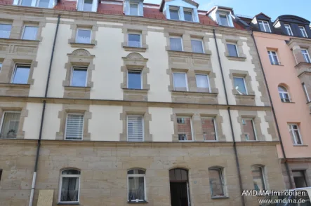 Vorderansicht des Hauses - Wohnung kaufen in Nürnberg - 0400 - Wohnung in Gärten hinter der Veste.