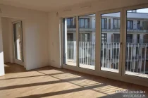  Wohnzimmer-mit-Balkon