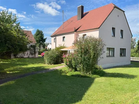 Titelbild - Haus kaufen in Burgheim , Oberbay - Charmantes Einfamilienhaus in Straß, Gemeinde Burgheim