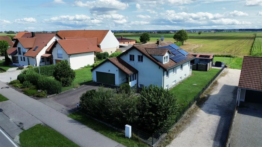 Außenansicht - Wohnung kaufen in Königsmoos - Attraktive 3-Zimmer-Wohnung im Grünen mit großzügigem Gartenanteil und modernen Annehmlichkeiten