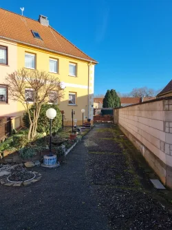 Ansicht DHH Landsberg - Haus kaufen in Landsberg - Handwerker aufgepasst! Solide Doppelhaushälfte in LandsbergProvisionsfrei für den Käufer!!!